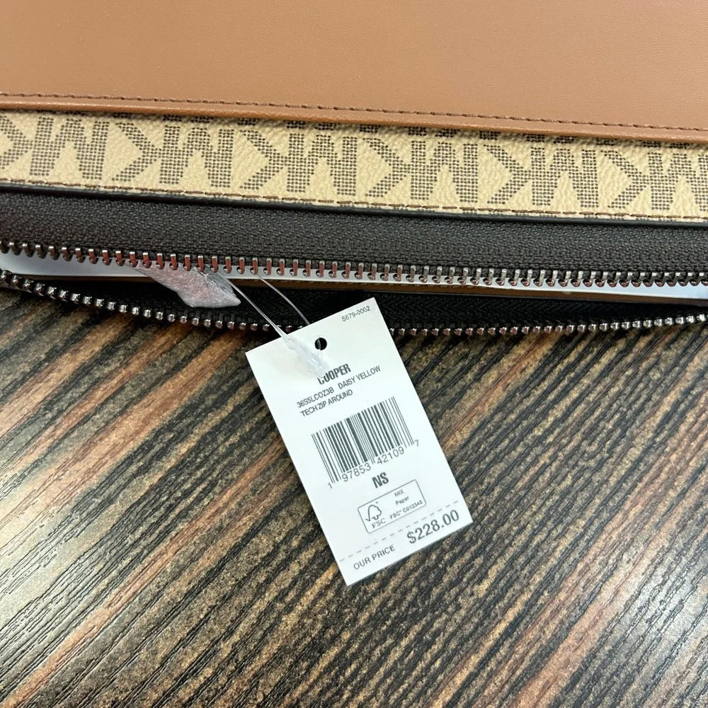 Michael Kors Cooper Tech Zip Around NWT brown yellow  men wallet signature - Picture 3 of 7